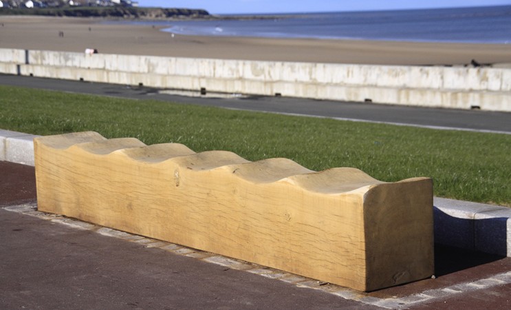 Green oak wave bench